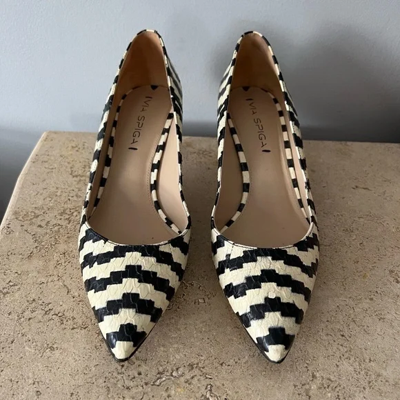 Via Spiga low kitten heel in black and white - Picture 2 of 14